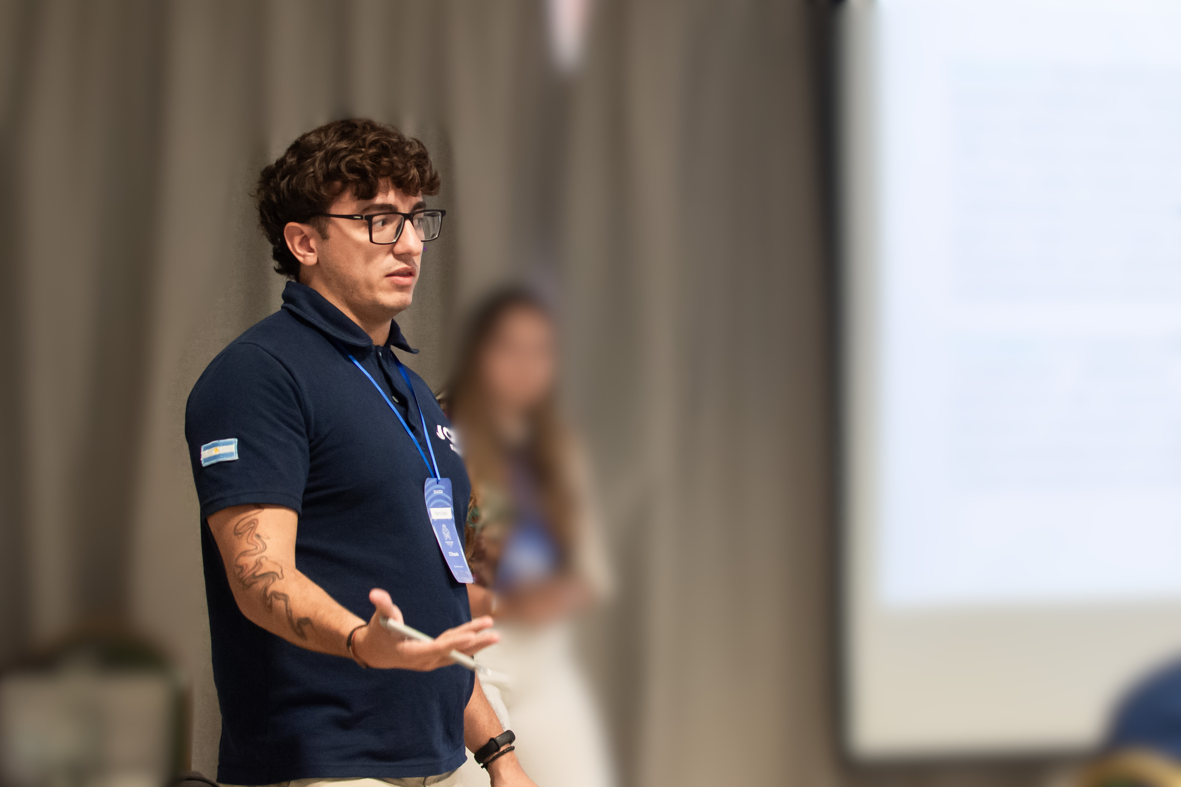 Sesión de capacitación con jóvenes profesionales